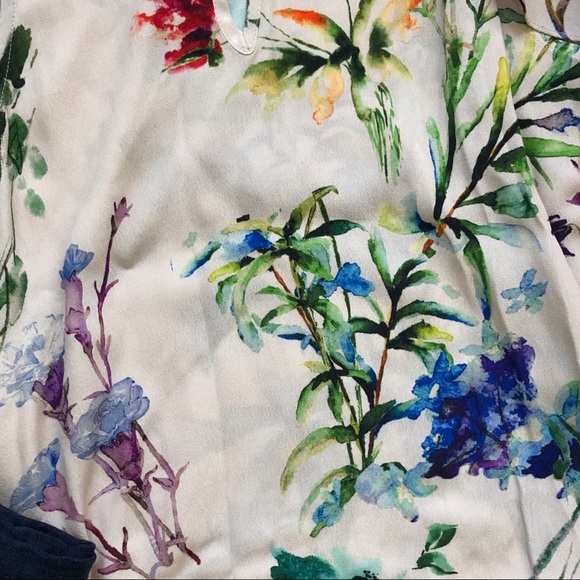 NWT Karen Kane floral cold shoulder blouse - Picture 8 of 9